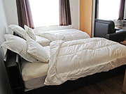 函館：【サービス付き高齢者向け住宅】
アメニティーコレクトピア
ベッドを2つ入れてもゆとりのある寝室